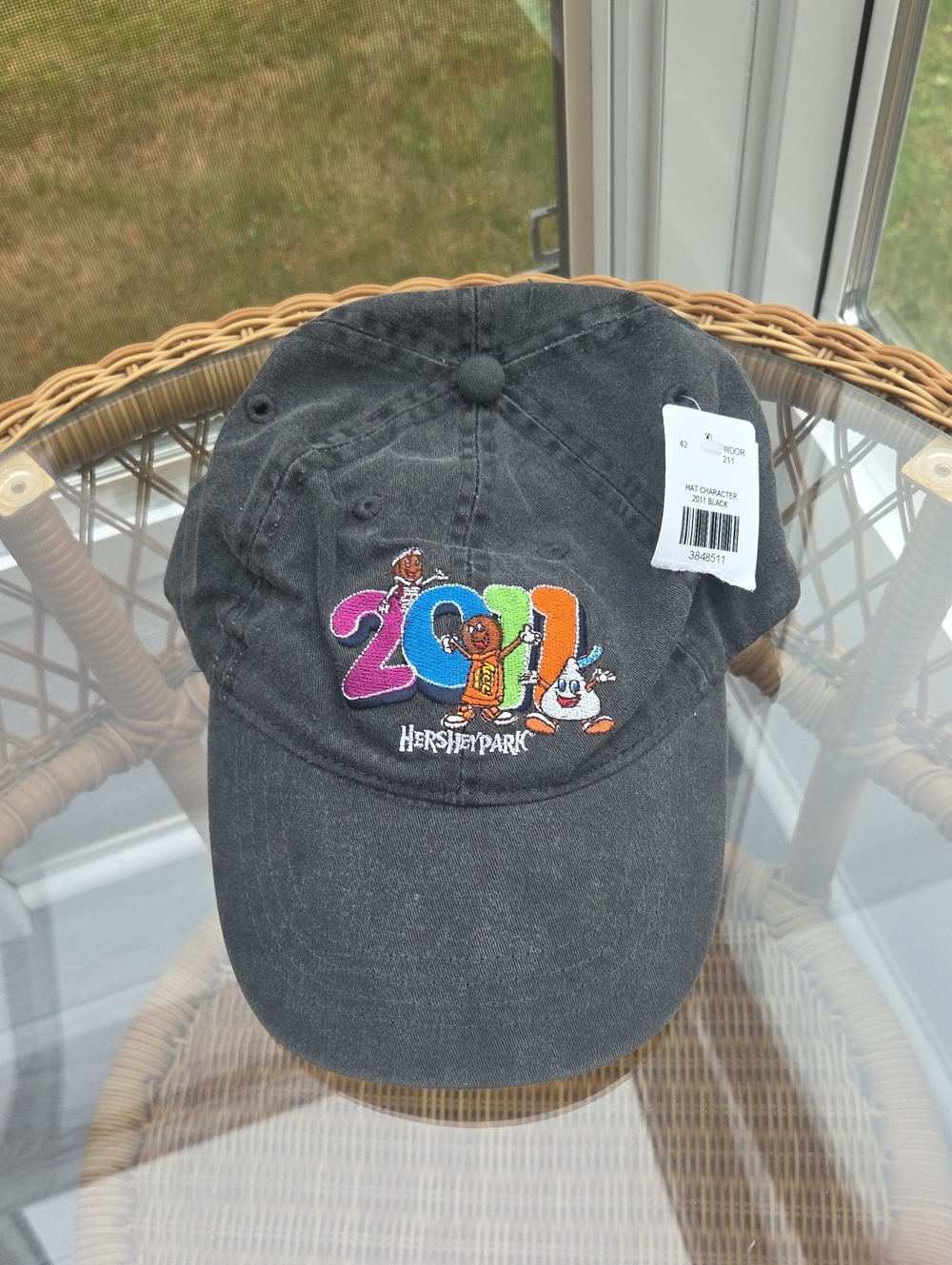 HersheyPark 2011 Black Embroidered Character Baseball Hat Strapback NWT